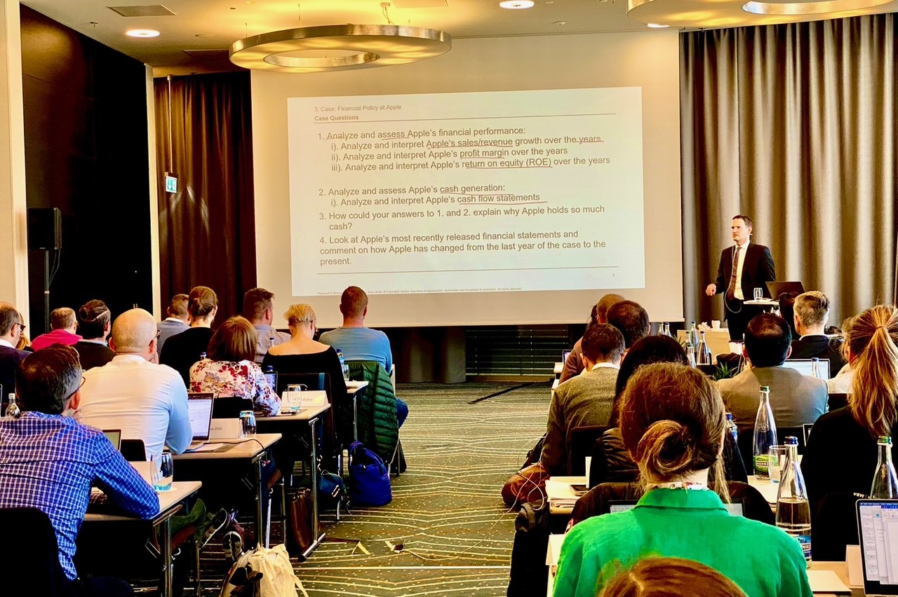 Lift-off for our 1st joint EMBA UZH Module «Financial Accounting and Reporting» with Prof. David Oesch.